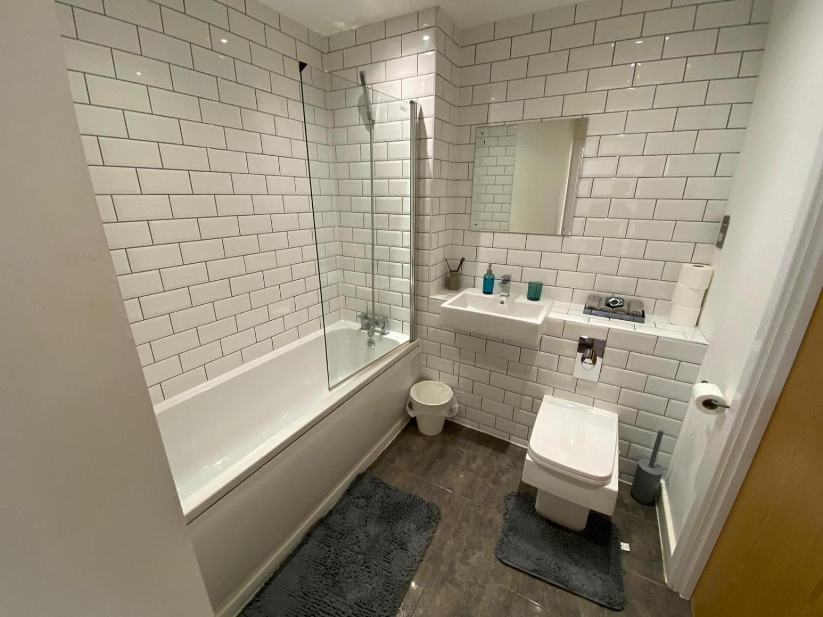Deluxe Central Apartment - Fast Wifi- Utilitia Arena - Icc - Sea Life Centre برمنغهام المظهر الخارجي الصورة